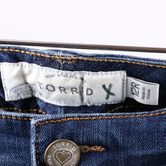 Torrid Girlfriend Skinny Jeans - Picture 6 of 8
